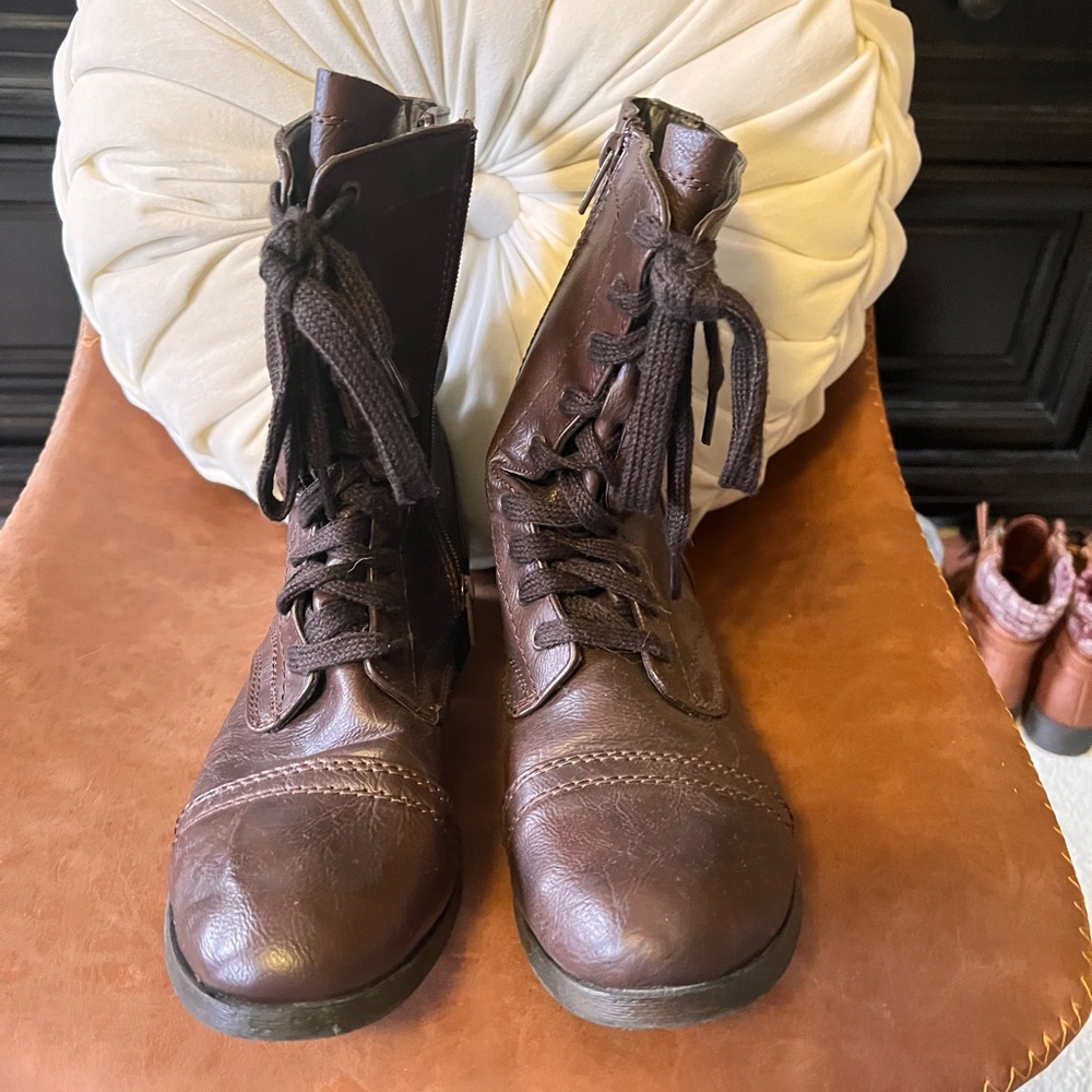 Woman’s size 9 brown laced boots with side zipper